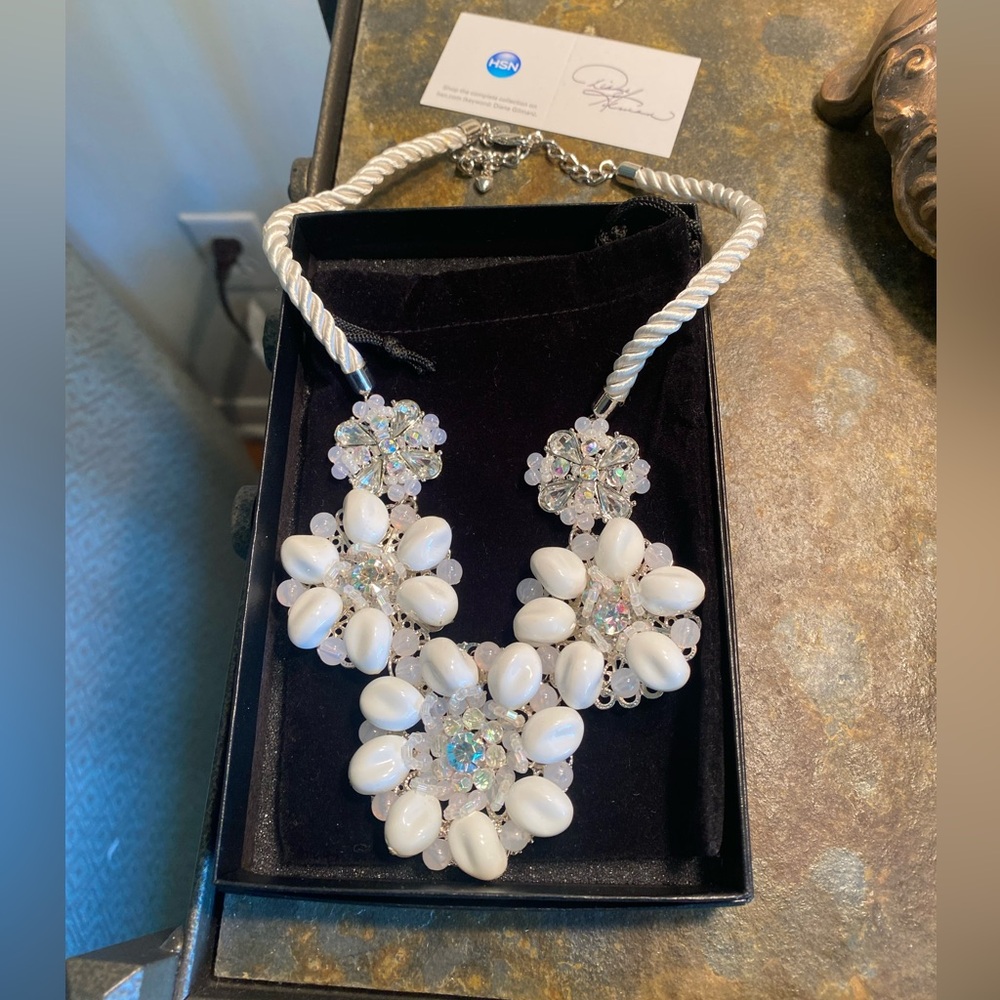 Diane Gilman White and silver Floral necklace rope chain. NRFB